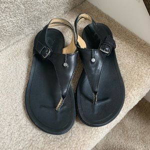 Women’s size 6 Olukai black sandal.